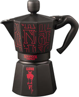 Kávovar Bialetti Moka Express Stranger Things na 6 šálků, hudební tlačítko s funkcí nabíjení USB-C, nevhodné pro indukční varné desky, 6 šálků (270 ml), černá