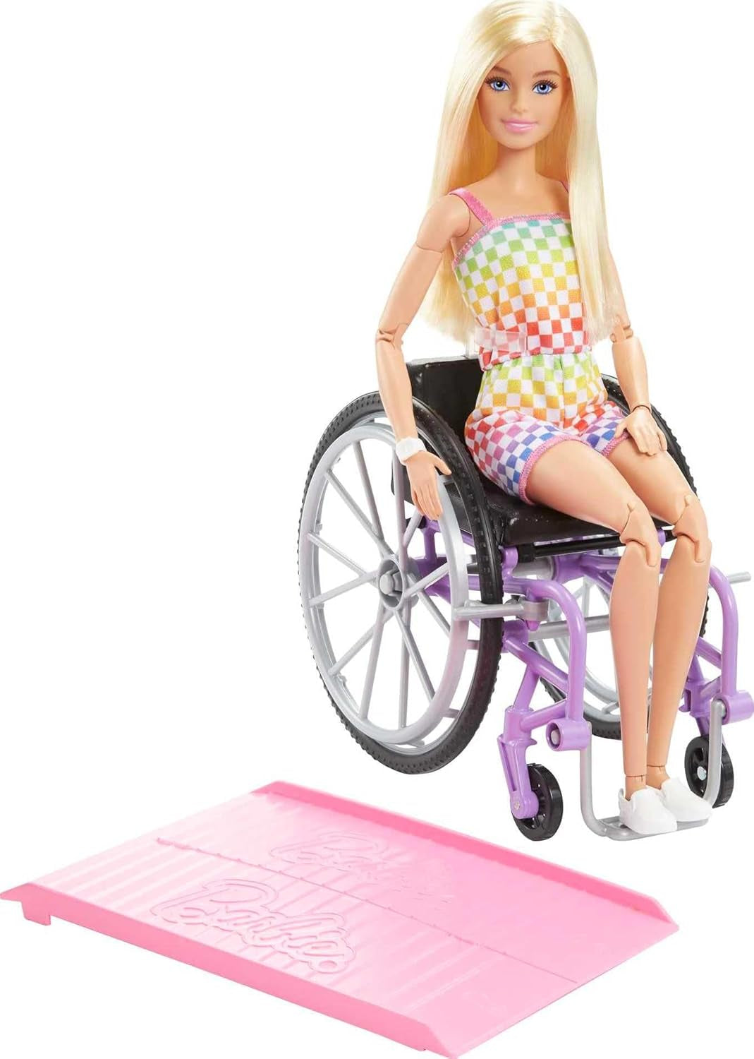 Panenka Barbie Fashionista, blond vlasy a duhový overal, včetně invalidního vozíku a rampy, dárek pro panenku pro děti, hračka pro děti od 3 let, HJT13