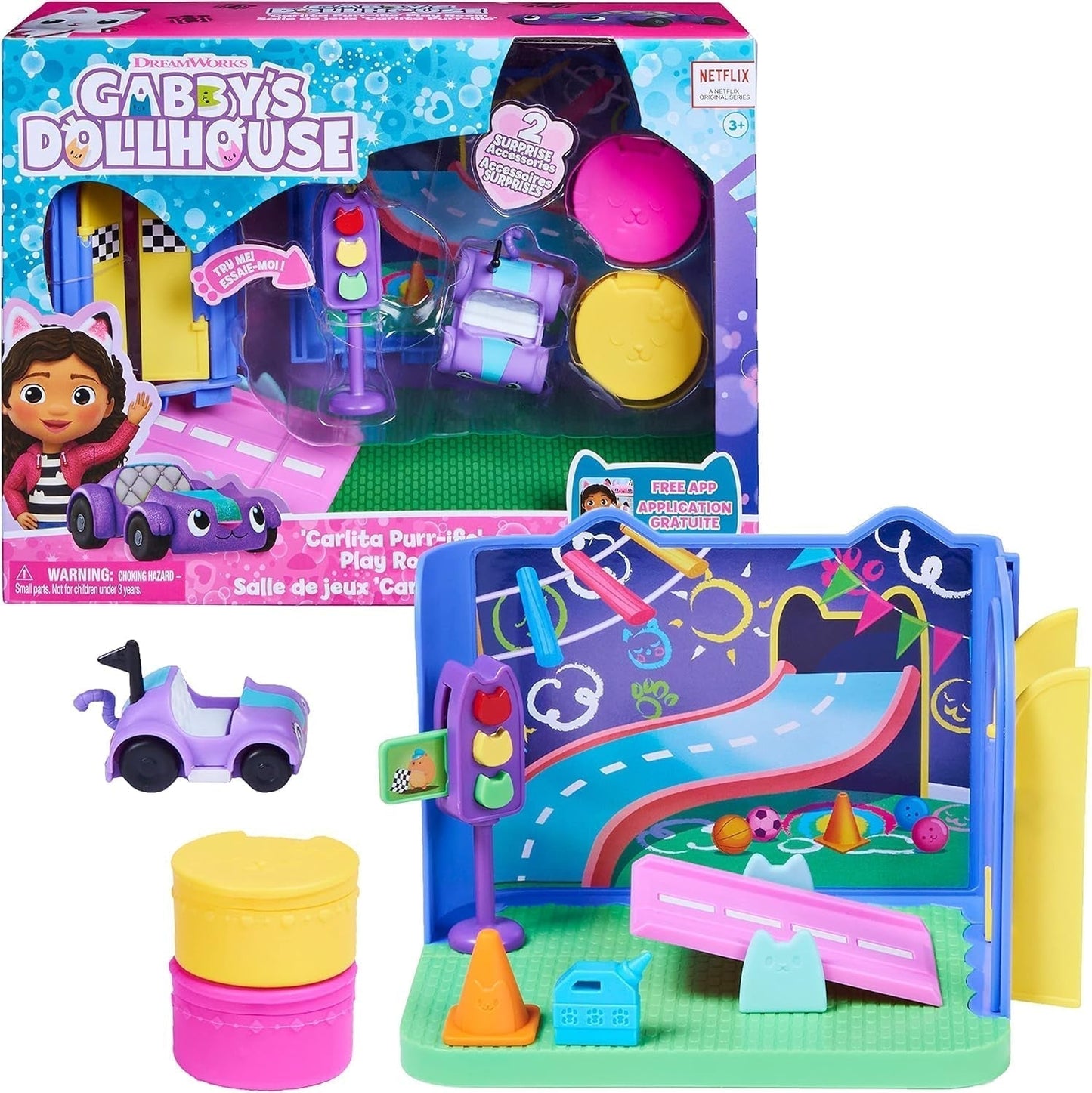 Gabby's Dollhouse Deluxe Room, Purr-Ific Playroom, Herna s autíčkem Carlita, 2 kusy nábytku a 2 krabice s překvapením s příslušenstvím, Vhodné pro věk 3+ Domky pro panenky Naty Shop Multicolor