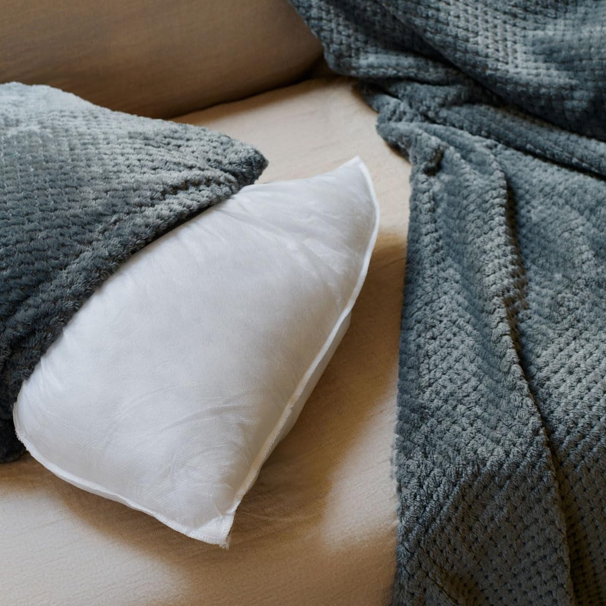 Sada výplňových polštářů HOMLA Toby 2, 45X45cm, bílý, prémiový polyester, rozměrově stálý a snadno udržovatelný standardní polštáře Naty Shop