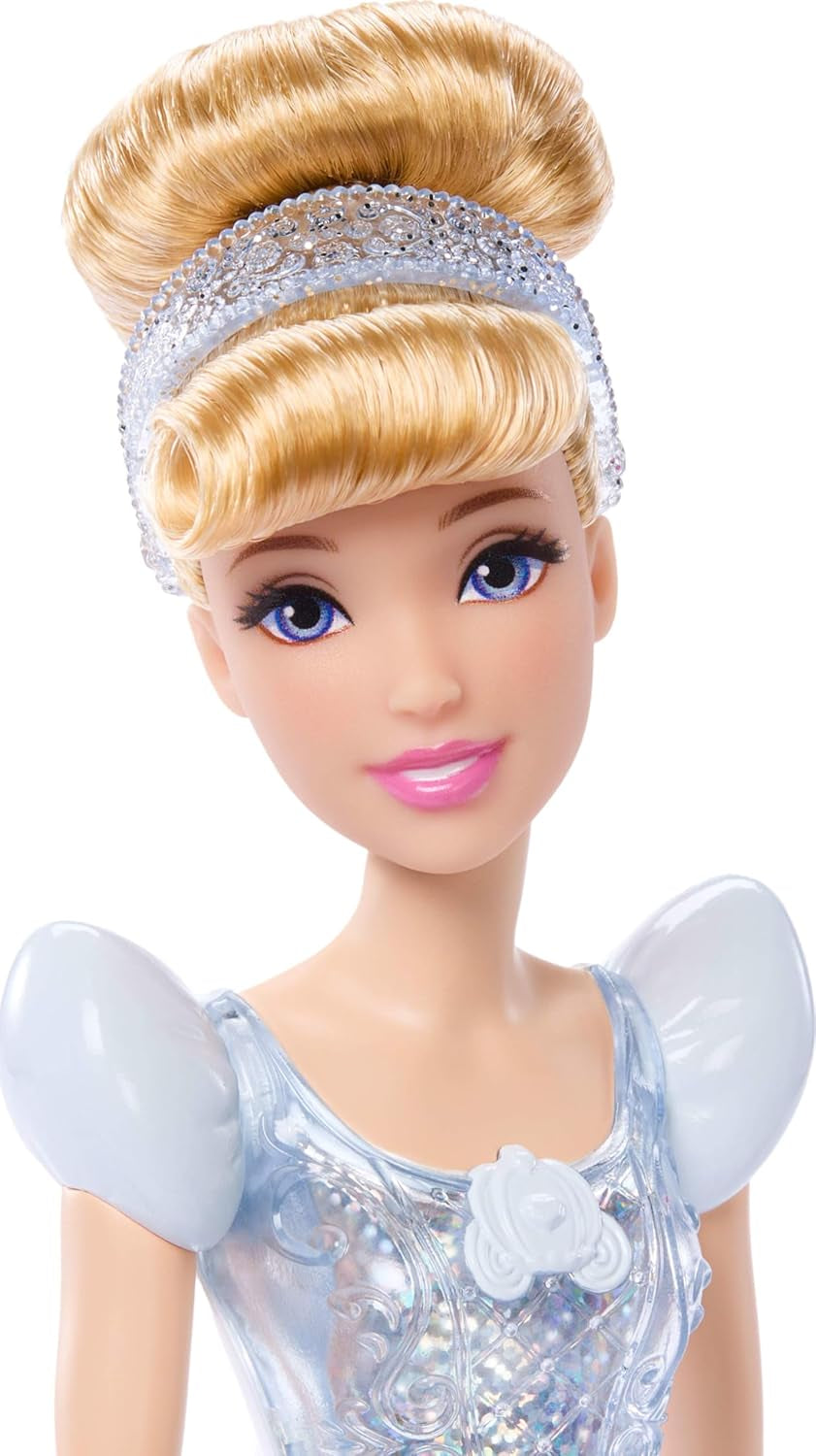 Mattel DISNEY Princezna Popelka - Kloubová panenka se třpytivým outfitem, odnímatelné boty a diadém, vyčesané vlasy pro zábavu při stylingu, pro děti od 3 let, HLW06