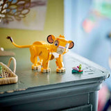 LEGO Ç€ Disney Simba, mládě lvího krále, stavebnice pro děti, fantasy Hrací sada s postavičkou lva, skvělý tip na dárek pro dívky a chlapce od 6 let, dětská hračka 43243 Stavebnice Beuche den LEGO-Store