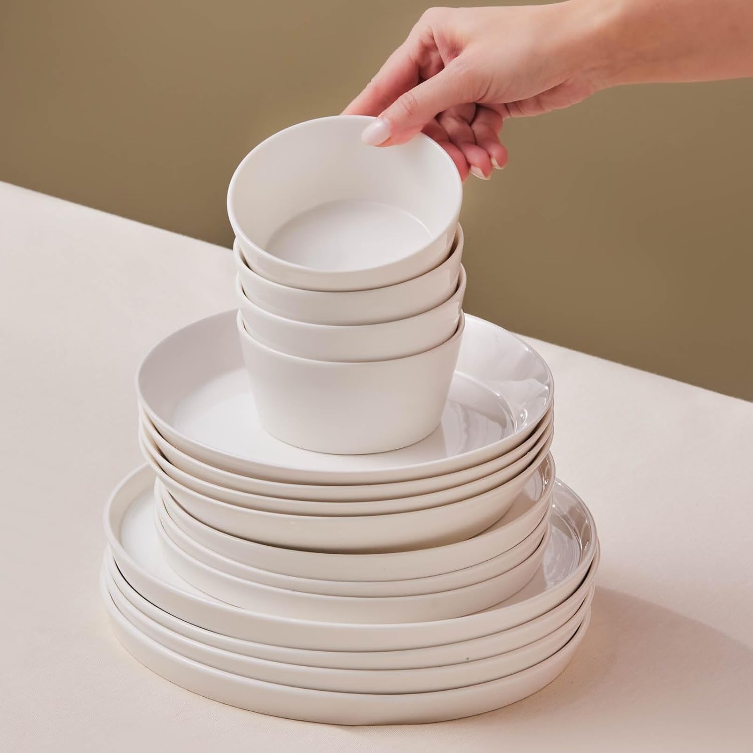 Sada nádobí Karaca Stream Bone Bomo pro 12 osob Sada elegantních čtvercových talířů Sada elegantního bílého porcelánového nádobí