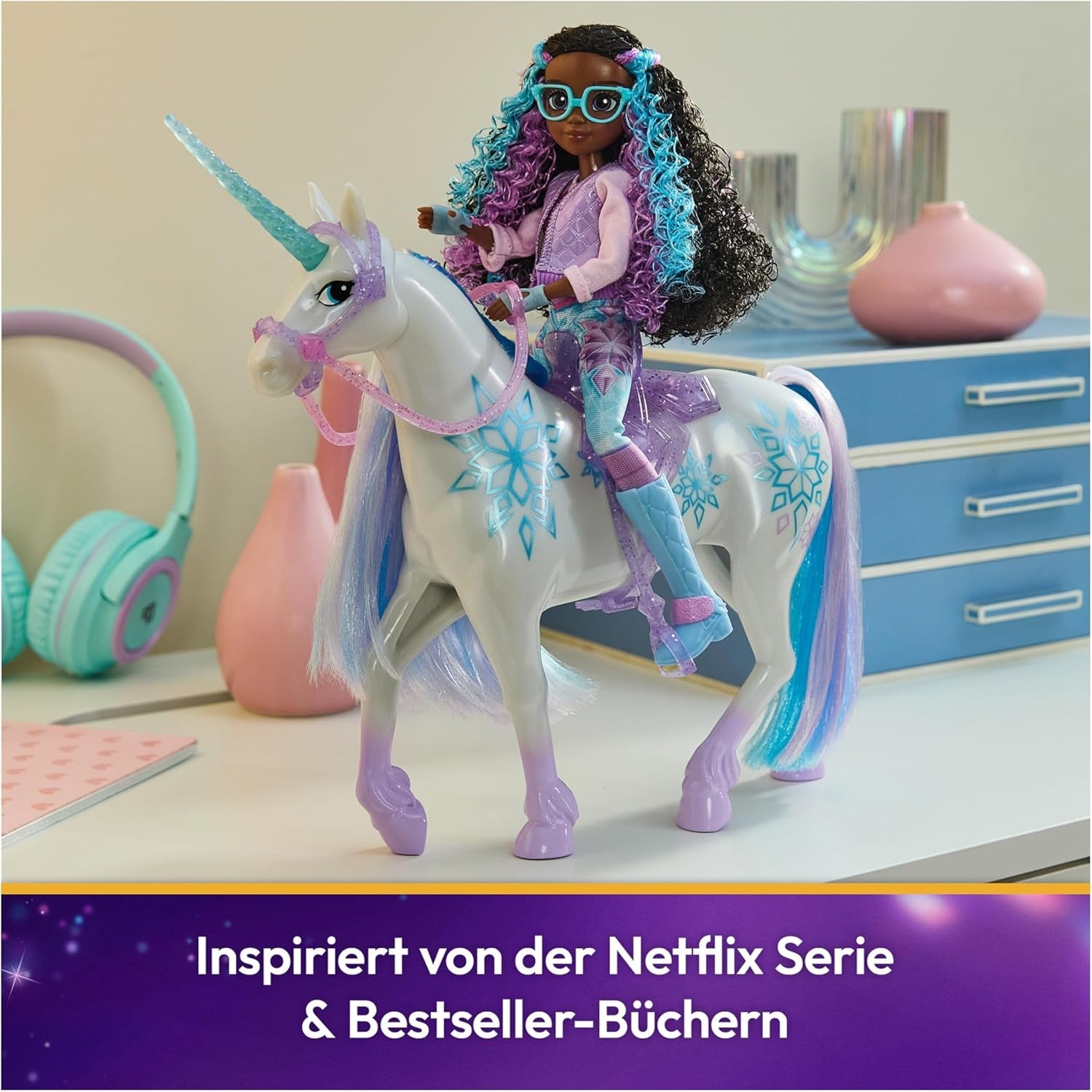 Unicorn Academy Unicorn Glacier – 28 cm vysoký, Laylin originální Netflix Unicorn se skutečnou hřívou a ocasem, odnímatelnou uzdou, sedlem a kartáčem, pro děti od 4 let