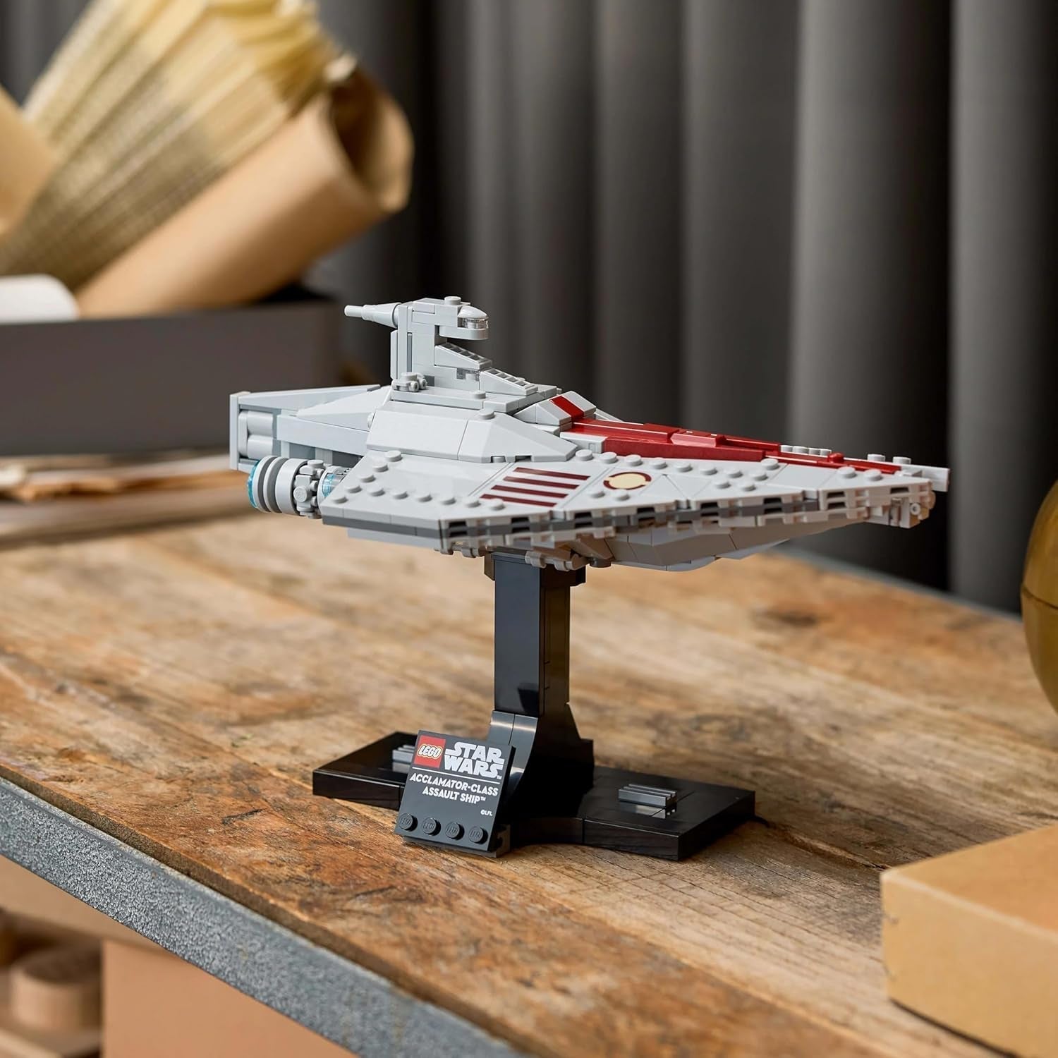 LEGO Star Wars 75404 Útočná loď třídy Acclamator z Attack of the Clones - Hvězdná loď ke sbírání, stavění a vystavení - Stavebnice Fantasy - Dárek pro dospělé a dospívající fanoušky Stavebnice Besuche den LEGO-Store