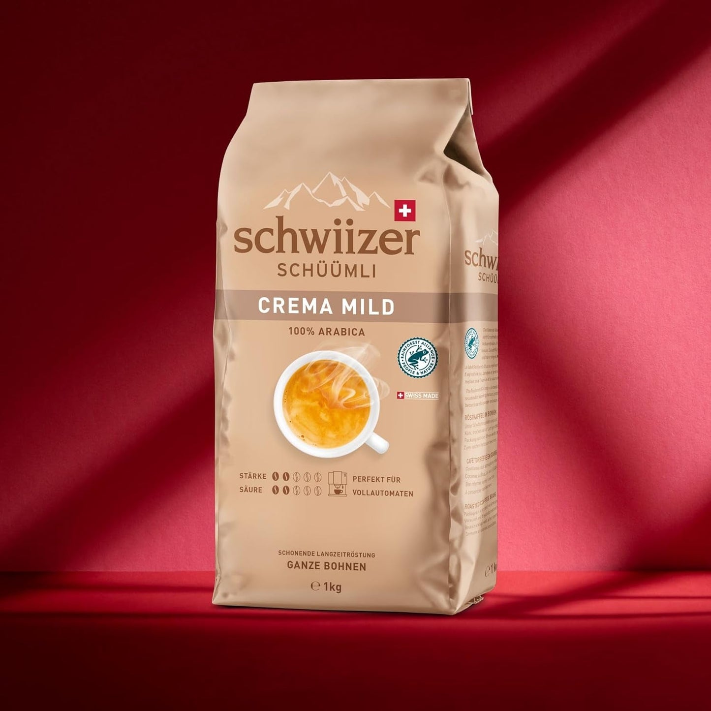 Schwiizer Schüümli Crema jemná, 100% prémiová kávová zrna Arabica, ovocná a ořechová, pro plně automatické kávovary, 2/5 síla, lehce pražená, certifikováno Rainforest Alliance, 1 kg (balení 2 ks)