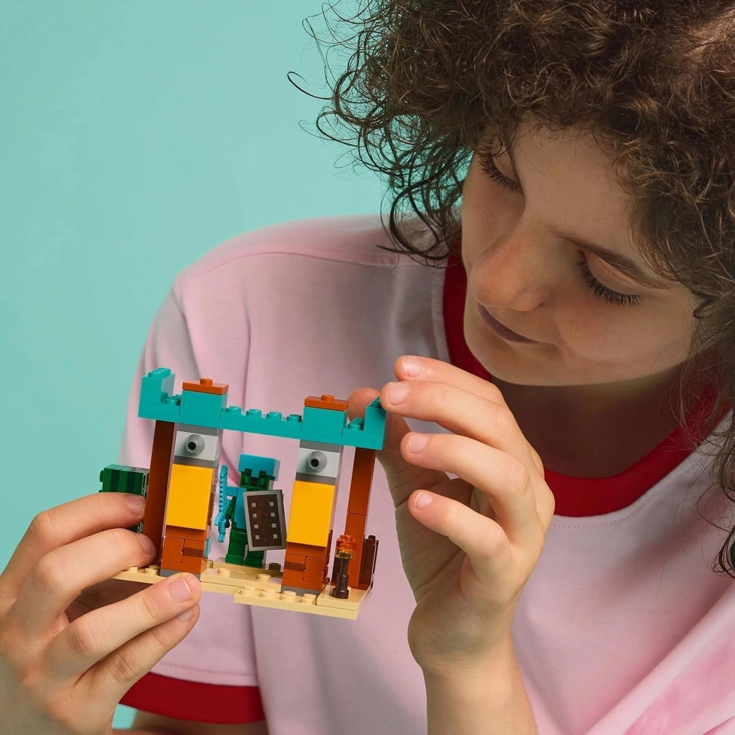 Sada videoher LEGO Minecraft The Illager Desert Patrol pro děti, minihračka Outpost a tři minifigurky včetně plundráře, sluhy a kaktusového rytíře 21267 stavebnic Besuche den LEGO-Store