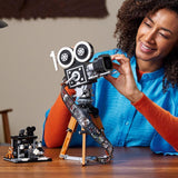 LEGO | Disney Camera – Pocta Waltu Disneymu, Sada pro dospělé s minifigurkami Mickeyho a Minnie Mouse, figurkami Bambi a Dumbo, Dárek pro ženy, muže a fanoušky, Výstava 43230 Stavebnice Besuche den LEGO-Store