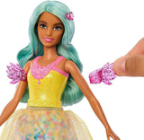 Barbie Hidden Magic - Panenka Teresa s pohádkovým oblečkem, vlnitými vlasy a hřebenem pro zábavné kadeřnictví, pro děti od 3 let, HLC36