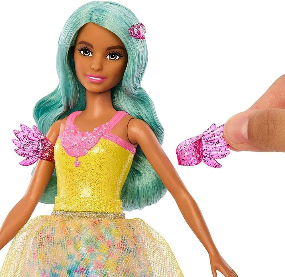 Barbie Hidden Magic - Panenka Teresa s pohádkovým oblečkem, vlnitými vlasy a hřebenem pro zábavné kadeřnictví, pro děti od 3 let, HLC36