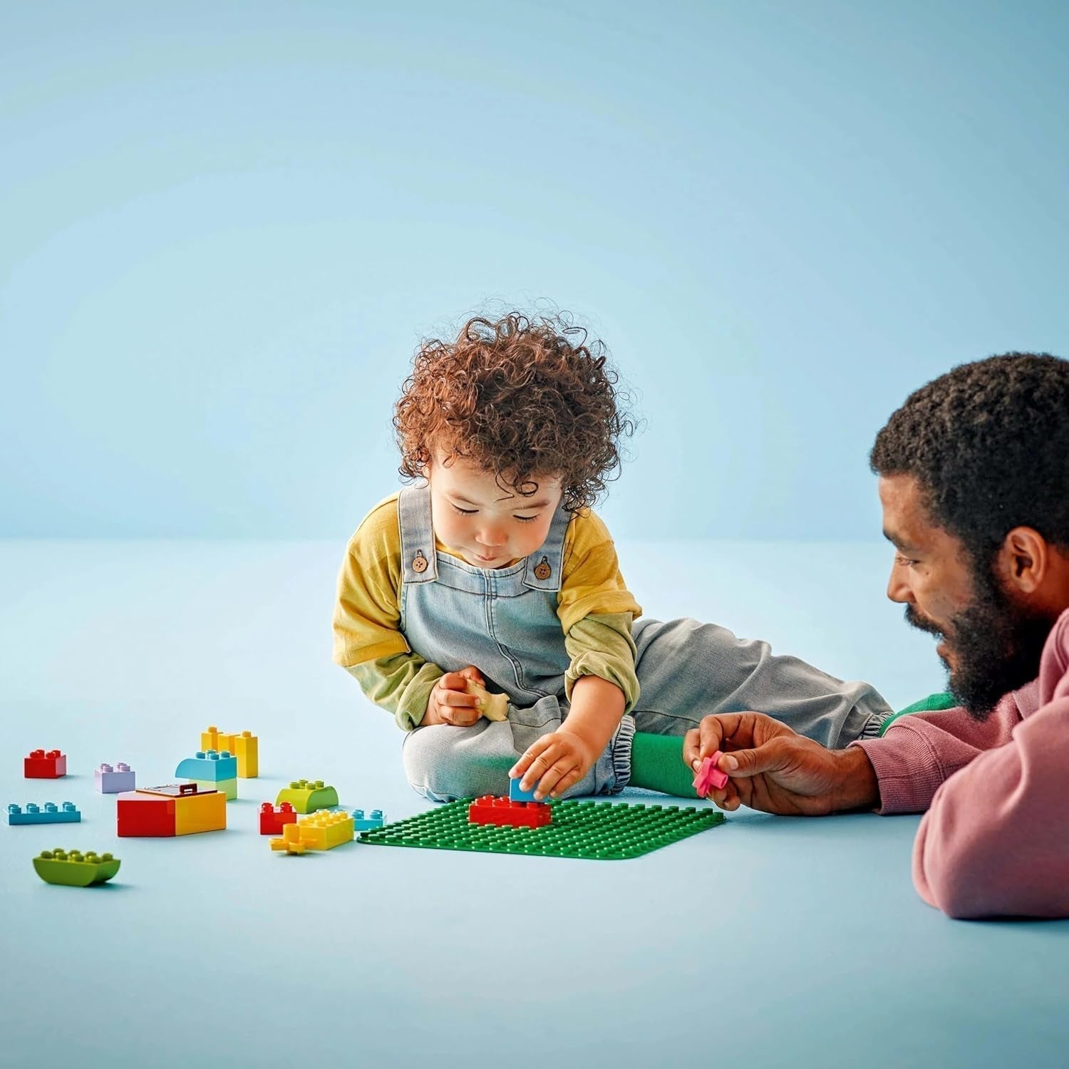 LEGO DUPLO stavební deska v zelené barvě, Stavebnice pro batolata od 18 měsíců, Na vystavování modelů, Umožňuje předškolákům kreativně stavět a hrát si nápaditě, Vzdělávací hračka 10460 Stavebnice Besuche den LEGO-Store