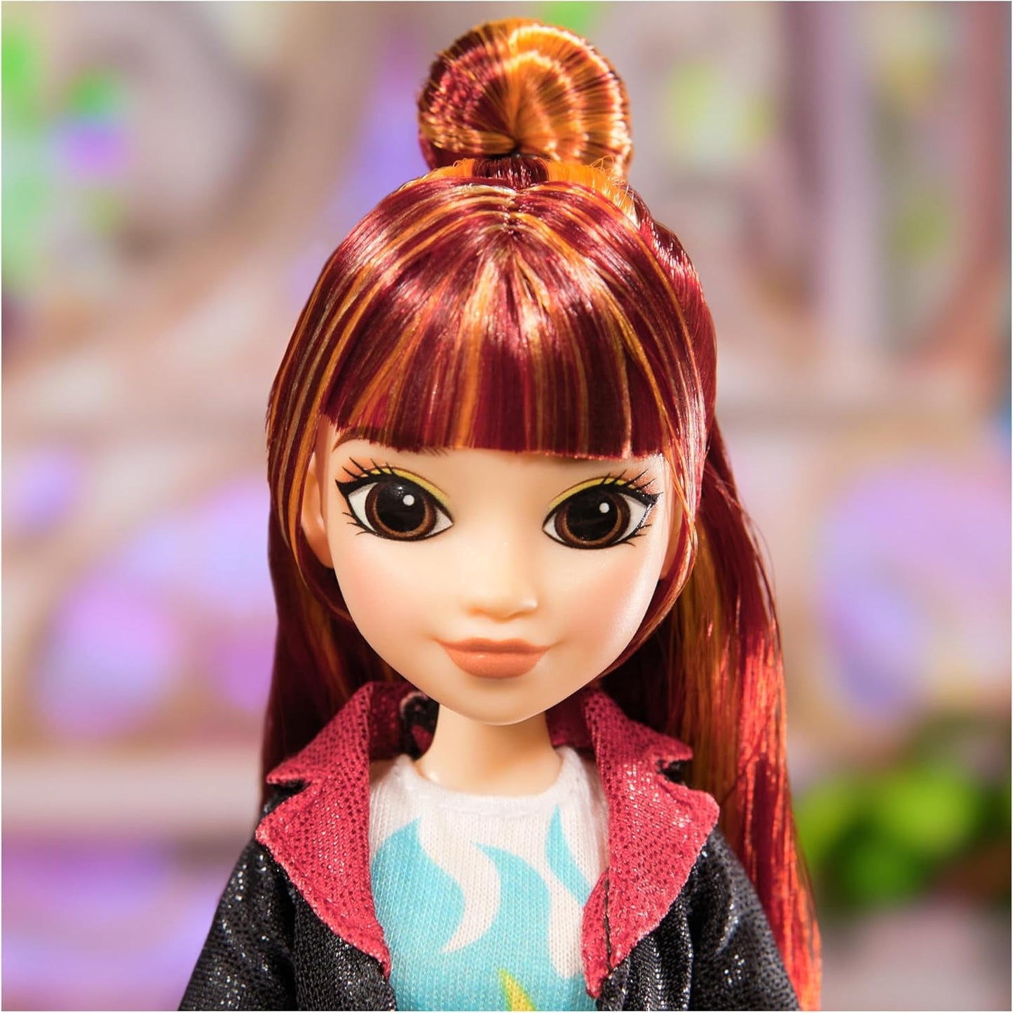 Unicorn Academy Valentina Doll - originální panenka z oblíbené série Netflix, měří 24 cm a má 5 doplňků pro nápadité hraní rolí, pro děti od 4 let.