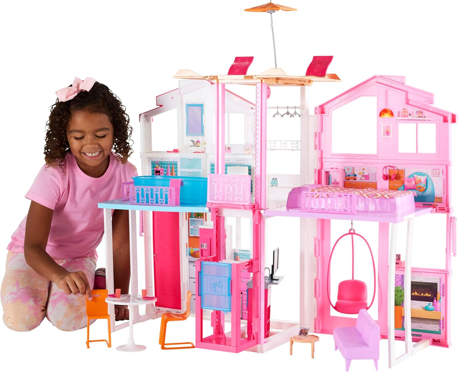 Barbie Dream House, 3patrový 5pokojový městský dům, zahrnuje doplňky jako nábytek, skládací a úložný prostor, hračka pro děti od 3 let, DLY32