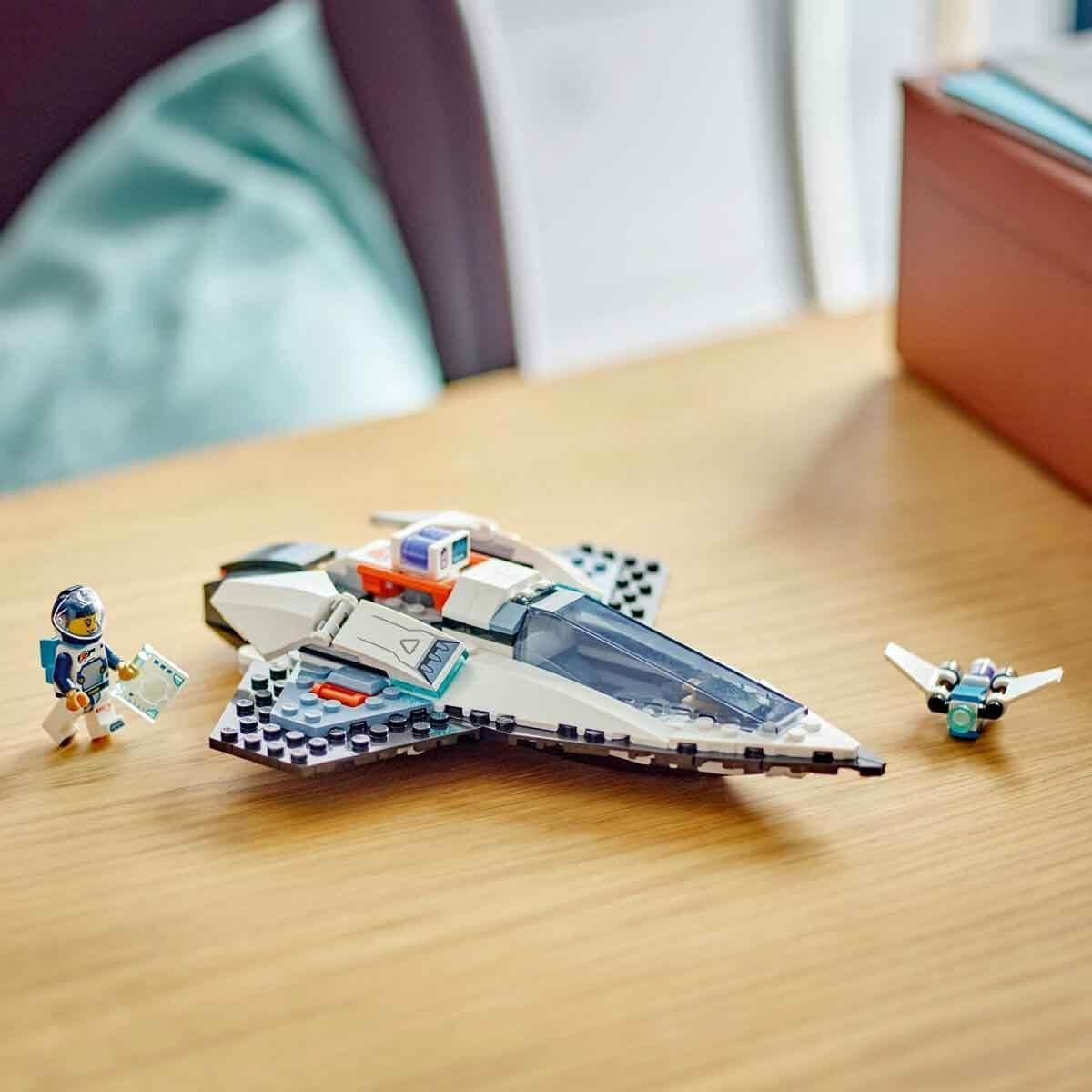 Vesmírná loď LEGO City, vesmírná hračka pro stavbu raketoplánu pro děti, chlapce a dívky od 6 let, sada s figurkou astronauta 60430 Stavebnice Besuche den LEGO-Store
