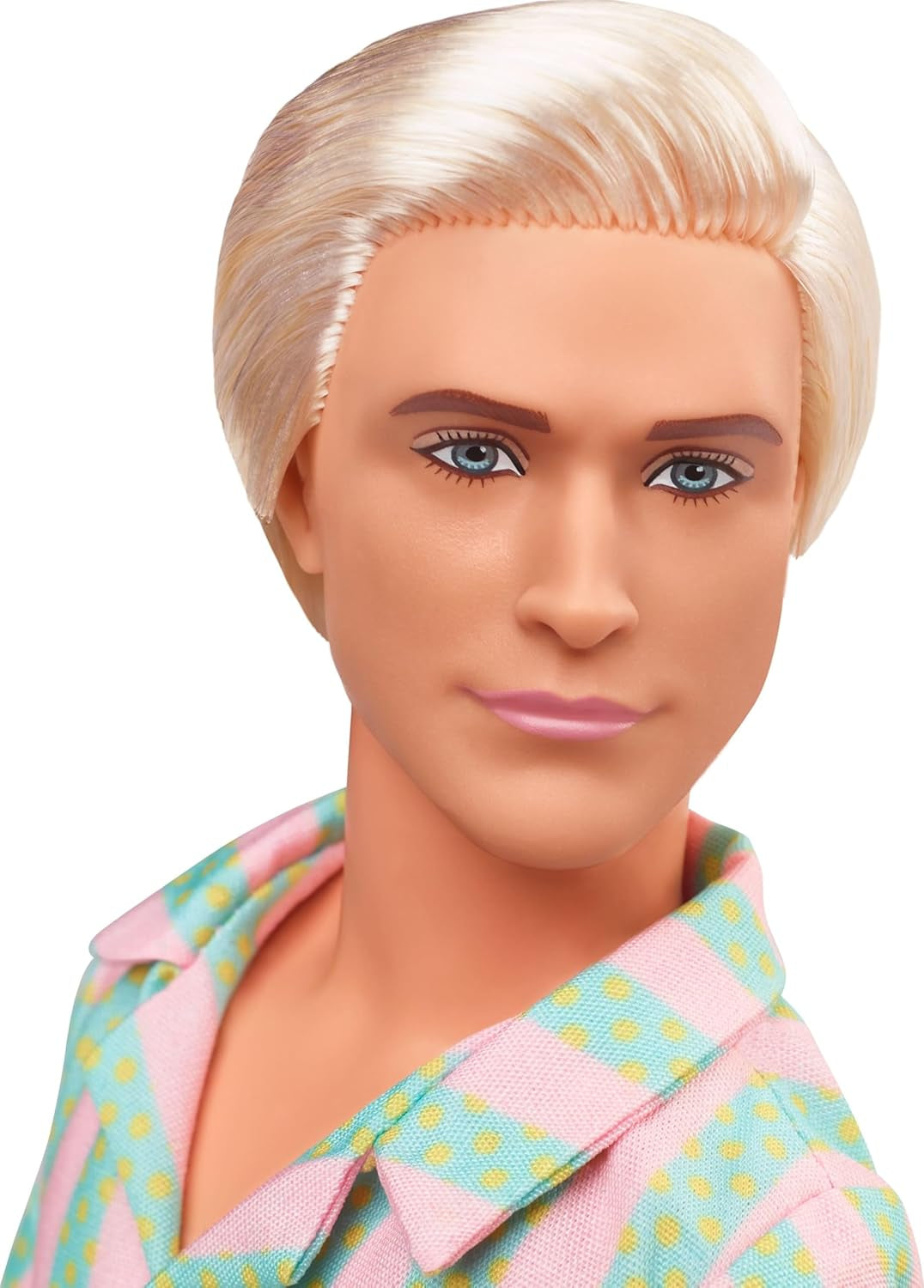 Barbie film Ken, panenka Barbie v pastelově růžové a zelené pruhované plážové oblečení, surfovací prkno a bílé tenisky, JBJ54