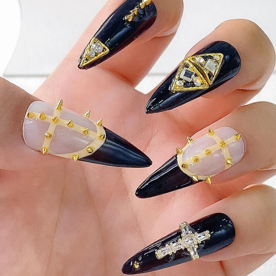 Mini Metall Nieten Punk Přívěsky na nehty Zlatá Stříbrná Strasssteine ​​Nägel Přívěsek Kegel Spikes Nagelschmuck Glitzersteine ​​Study na nehty Nagel Steine ​​​​Legierung Nagelanhänger Kamínky Nageldesign Zubehör