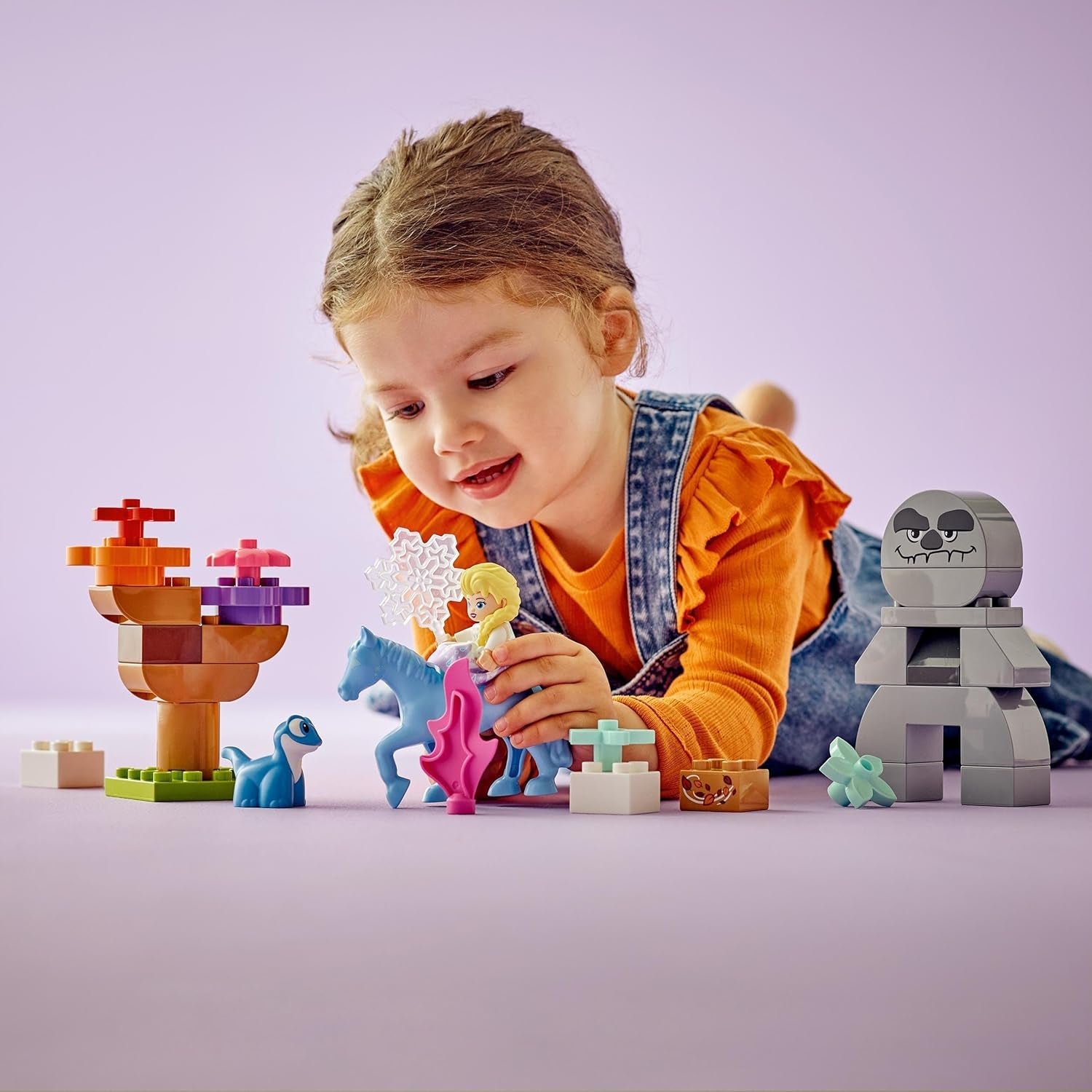 LEGO DUPLO | Disney ELSA a Bruni v kouzelném lese, figurky ledové královny 4 pro 2 roky, předškolní dárek pro dívky a chlapce od 2 let, na základě Frozen 2 10418 stavebnic Beuche den LEGO-Store
