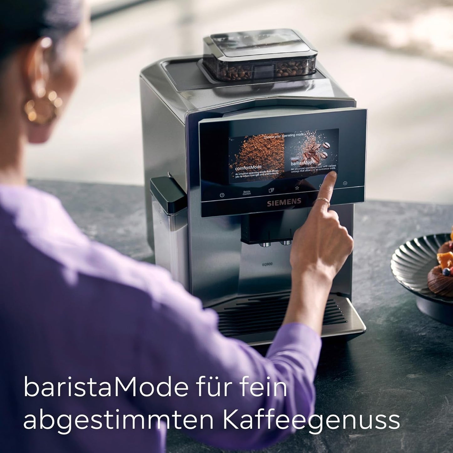Siemens EQ900 TQ903D03 Automatický kávovar na espresso, Ovládání aplikací, Intuitivní dotykový displej, Režim Barista, AromaBoost, Redukce hluku, Prémiový mlýnek, Automatické čištění párou, 1500 W, Nerezová ocel