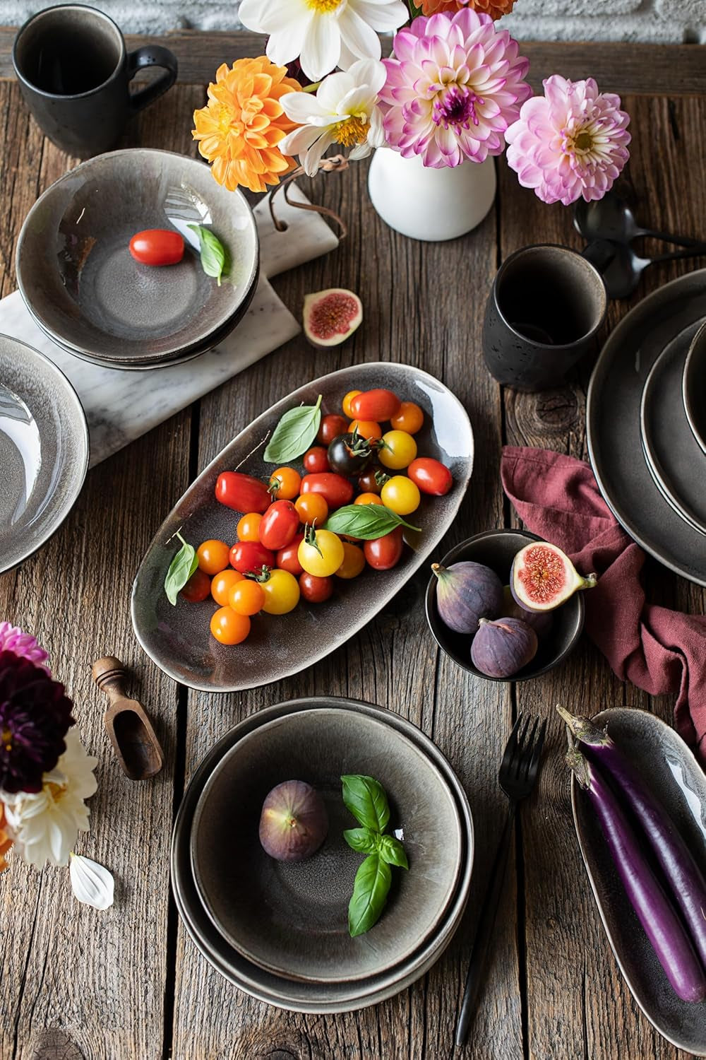 MÄSER 934073 Niara Organic Series Moderní sada nádobí pro 4 osoby se vzrušujícím vintage vzhledem, 16dílná kombinovaná služba se speciální kombinací černé a hnědé glazury, kamenina