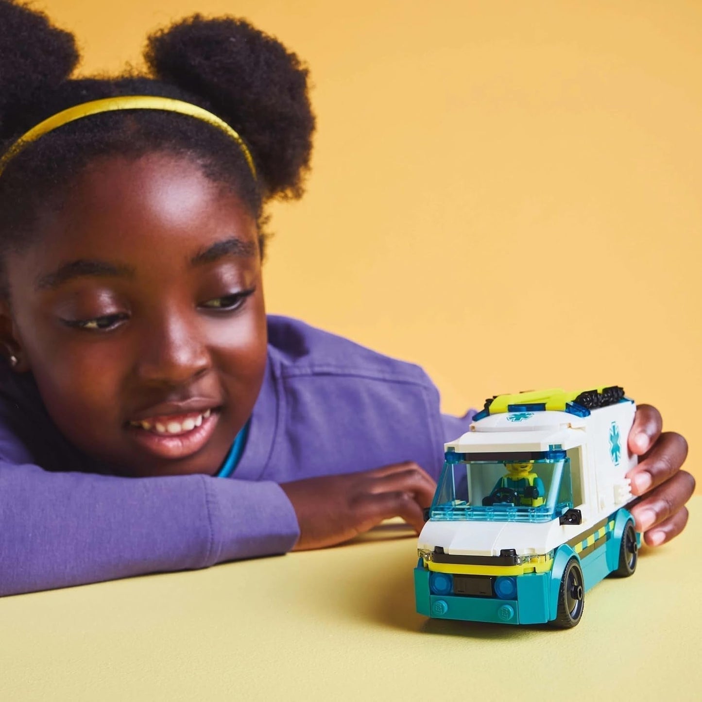 LEGO City Ambulance - hračka se 2 minifigurkami (skateboardista a řidič) - vzdělávací hračka pro chlapce a dívky od 5 let - nápady na dárky k narozeninám a svátku 60451 Stavebnice Besuche den LEGO-Store