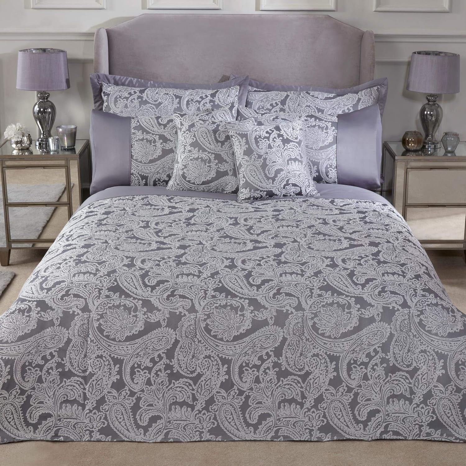 Přikrývka vévodkyně do královské postele, 100% polyester, krémová barva Postele a přikrývky Emma Barclay stříbrná Super King
