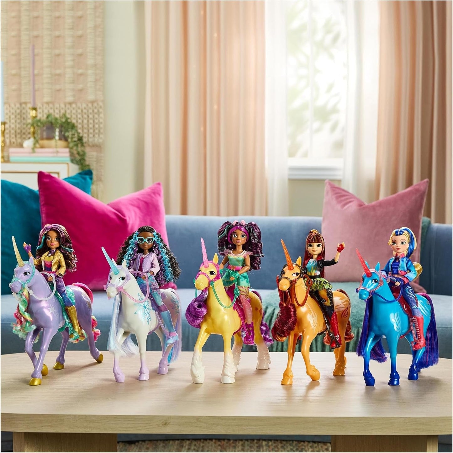 Unicorn River Unicorn Academy - 28 cm vysoký, originální jednorožec Isabel ze série Netflix, se skutečnou hřívou a ocasem, odnímatelnou uzdou a sedlem a kartáčem, pro děti od 4 let