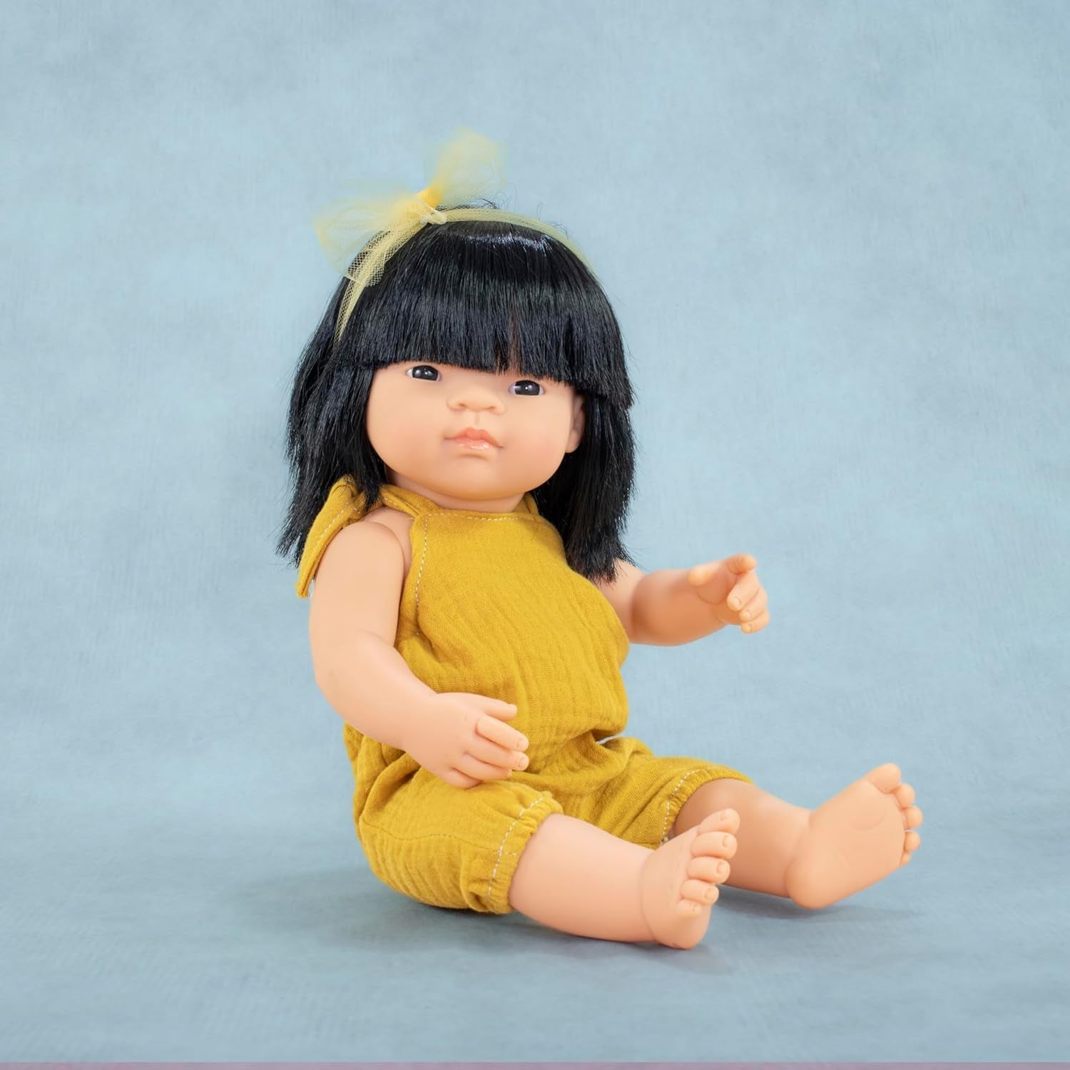 Panenka miniland, 38 cm, Asiatka. Vyrobeno ve Španělsku. Anatomicky správně. Kolekce Můj přítel a já
