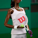 Barbie inspirující dámská série Módní panenka Venus Williams s podepsanou uniformou a tenisovou raketou včetně prezentačního boxu HRM49