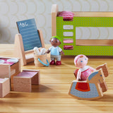 HABA 306696 – Hrací sada Little Friends Family Time, Flexibilní doplňky pro panenky, věk 3+