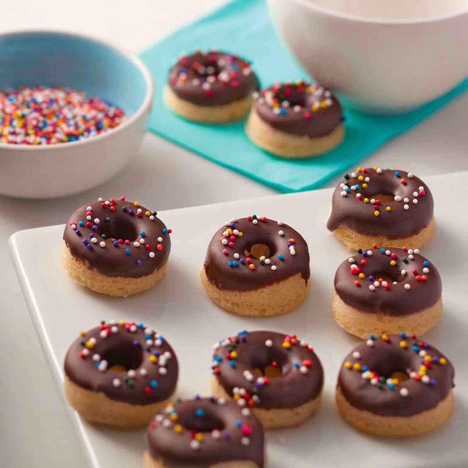 Wilton Donut-Backform Mit 12 Mulden Donutform, Hochwertige Donut Backform Mit Antihaftbeschichtung Für 12 Mini-Donuts, Spülmaschinenfest Formy a plechy na pečení Naty Shop