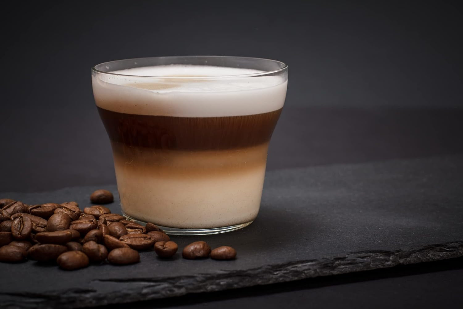 Espresso Kaffeebohnen silné 500 g, Barista Kaffee schokoladig und säurearm, Espressobohnen, Bohnenkaffee s Arabicou a Robustou, jemná Crema, ideální pro cappuccino