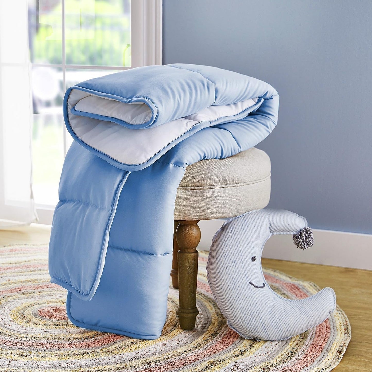 Pikolin Home - Oboustranná přikrývka 300 G - Dvoubarevná severská výplň - Do postýlky 60 - Plněné peřím, hřejivé, prodyšné, modro/bílé, 100 X 120 cm Přikrývky a přikrývky Naty Shop