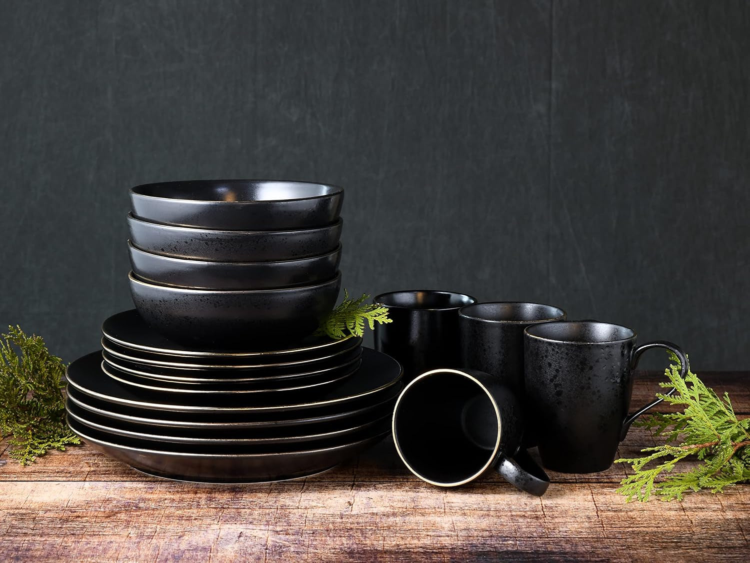 CreaTable, 22699, Industrial Gold BLACK Series, 16dílná sada nádobí pro 4, Porcelánová kombinovaná služba, Vhodné do myčky a mikrovlnné trouby, Kvalitní výroba
