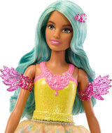 Barbie Hidden Magic - Panenka Teresa s pohádkovým oblečkem, vlnitými vlasy a hřebenem pro zábavné kadeřnictví, pro děti od 3 let, HLC36