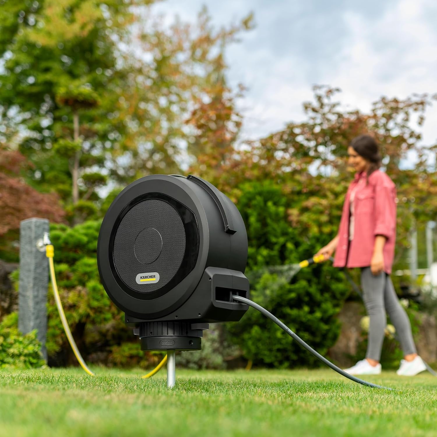Automatický hadicový box Kärcher HBX 5,35: 35 m hadice, propojovací hadice: 1,5 m; automatické zatahování hadice, pohodlné a flexibilní, černé