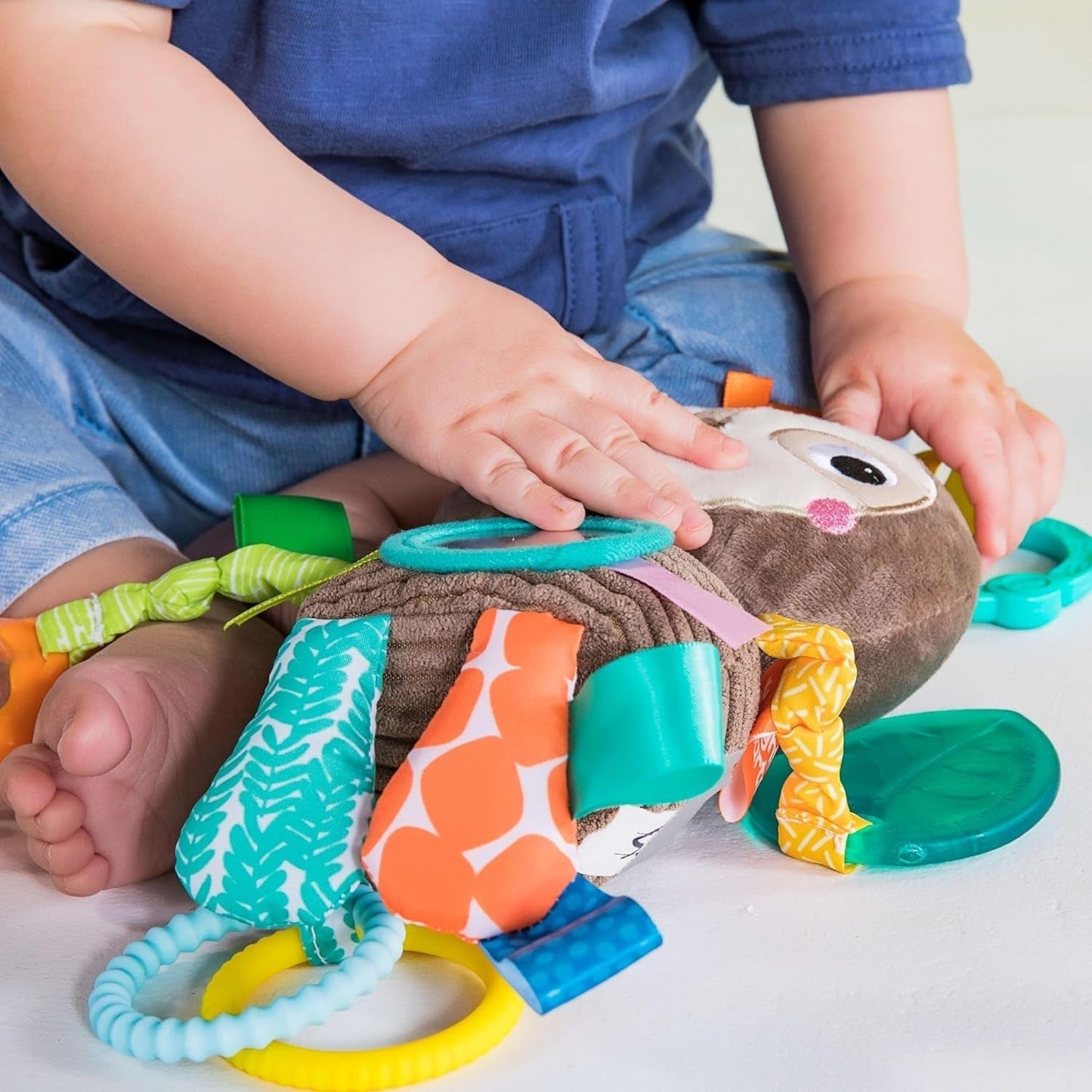 Kočárek Bright Starts Toy Sloth - s chrastítkem, zrcátkem a smyčkami Taggie Hračky pro miminka Naty Shop