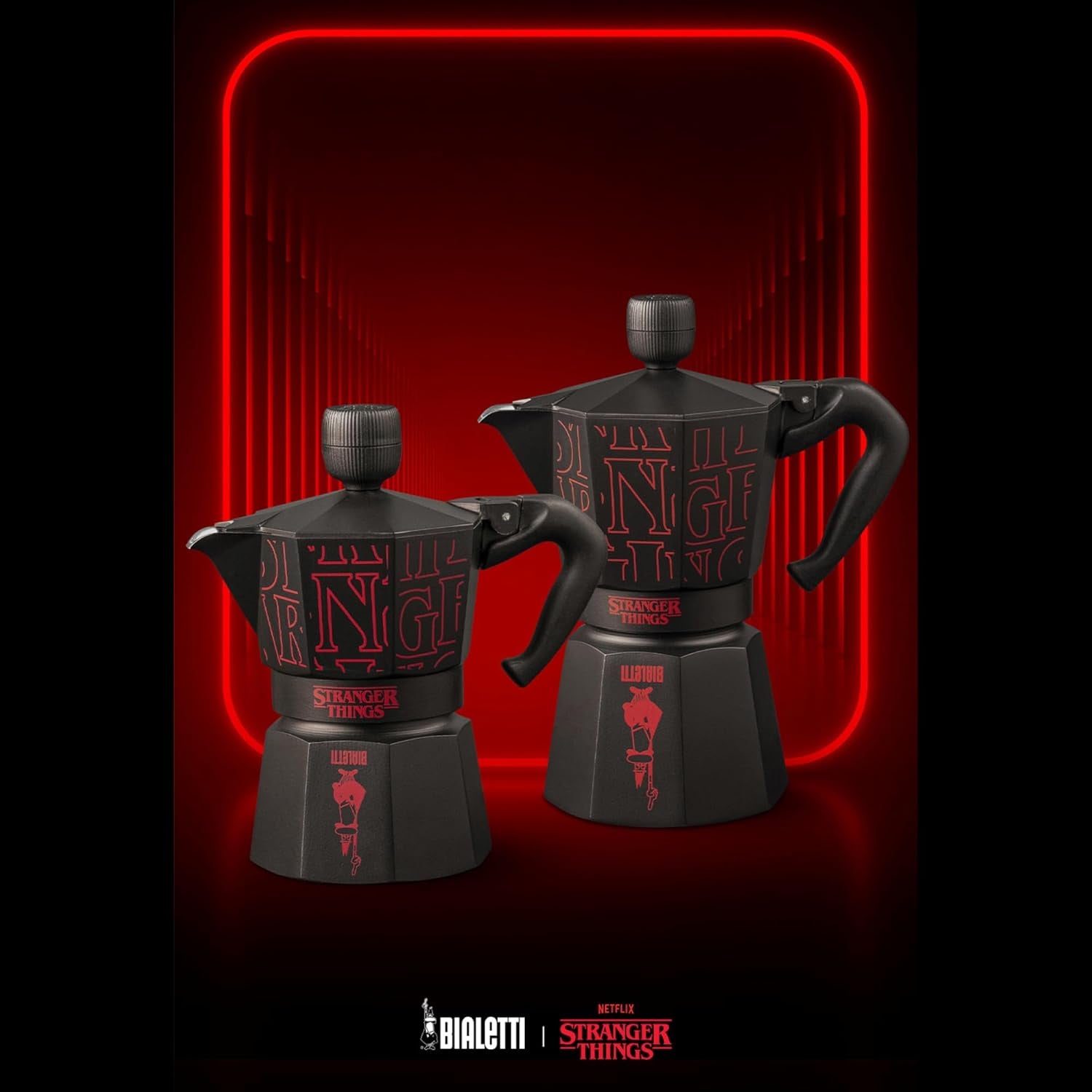 Kávovar Bialetti Moka Express Stranger Things na 3 šálky, Tlačítko Music s funkcí nabíjení USB-C, Nevhodné pro indukční varné desky, 3 šálky (130 ml), Černá