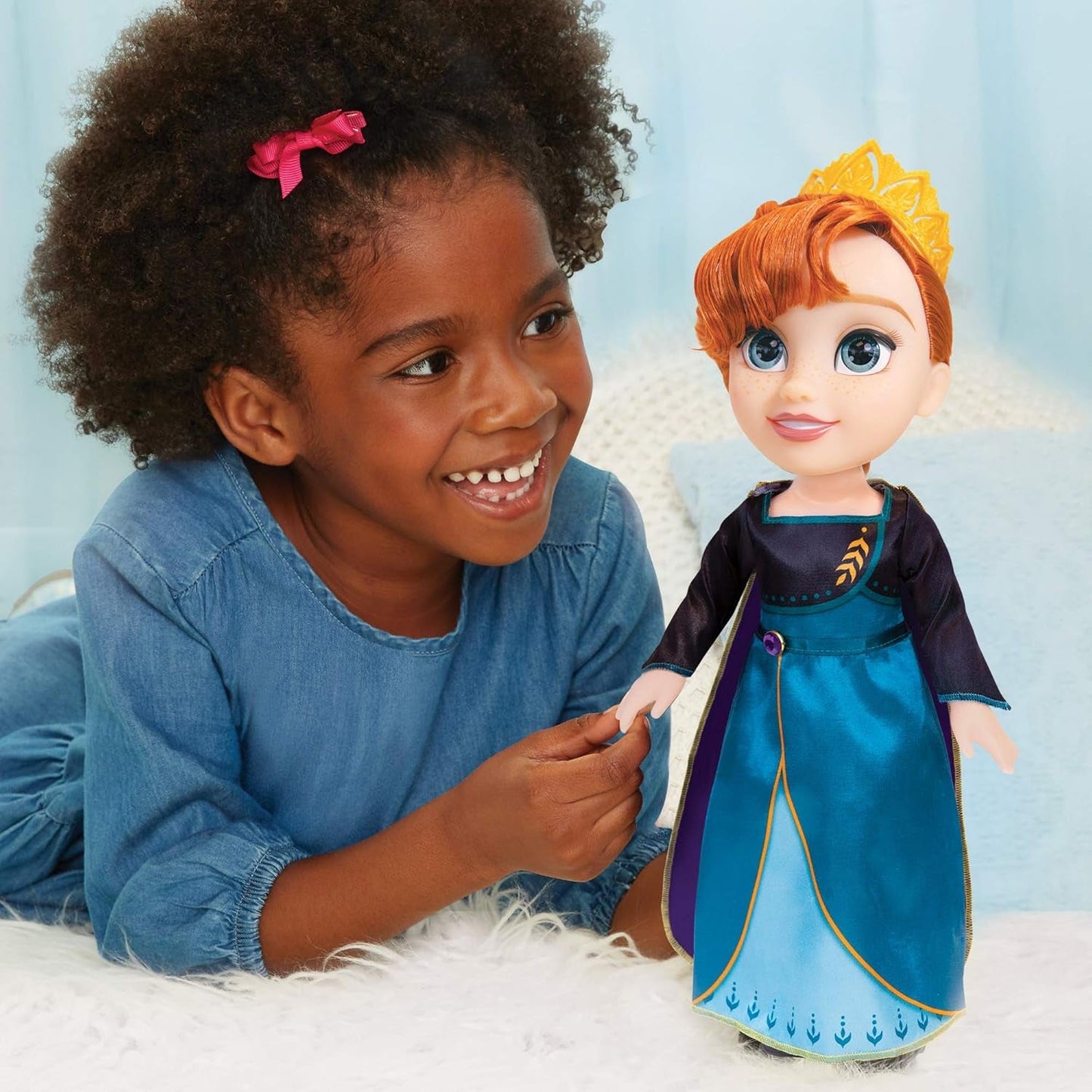 Disney Frozen 2 Anna Doll – 35 cm vysoká polohovatelná panenka v ikonických módních šatech s erbem Arendelle a diadémem pro větší zábavu, pro dívky od 3 let.