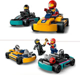 LEGO City motokáry s ovladači, sada 2 minifigurek řidičů a závodních aut, autíčka pro kluky a holky od 5 let, zábavný dárek pro děti 60400 stavebnic Besuche den LEGO-Store