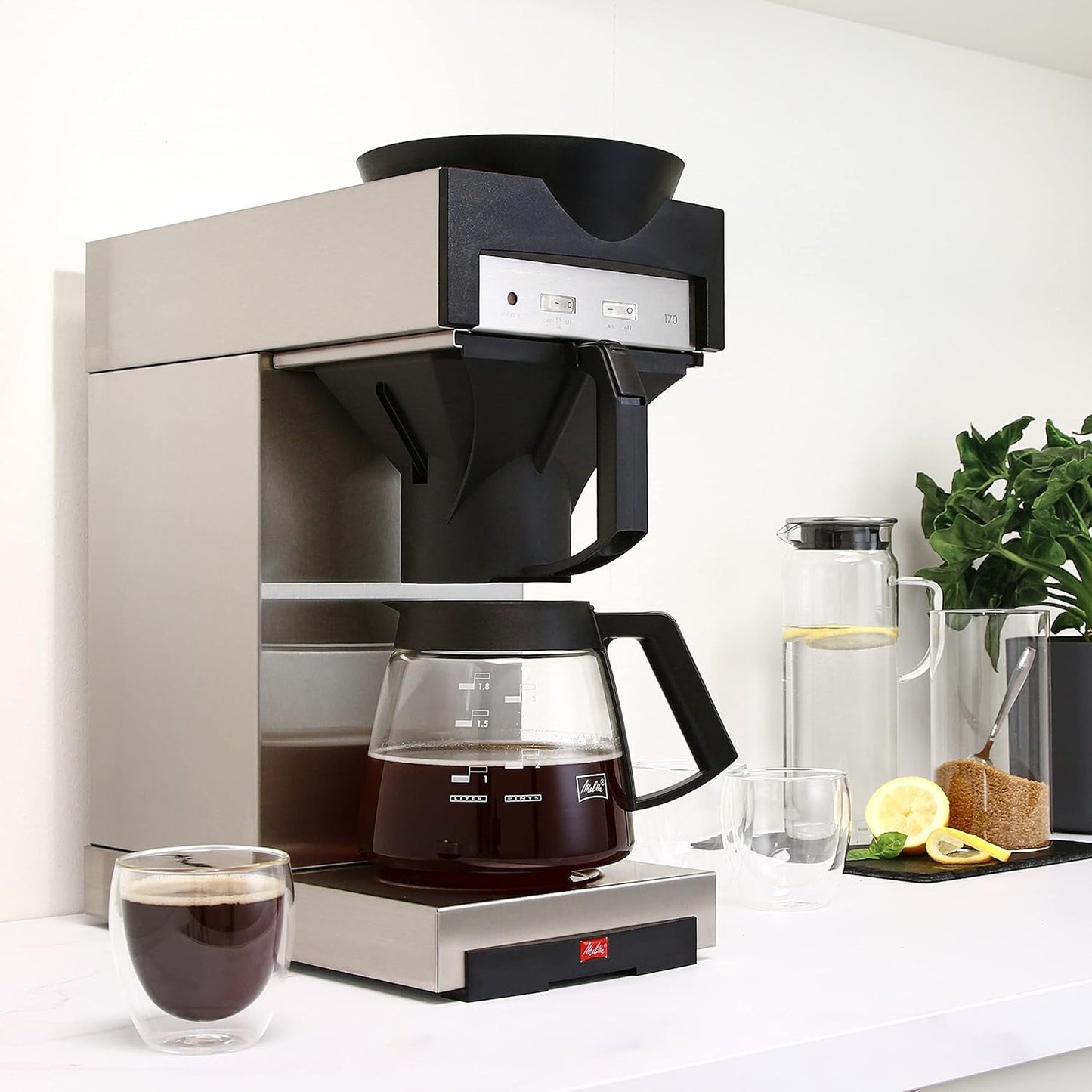 Profesionální espresso kávovar s filtrem 170 M, s úložným prostorem pro skleněnou karafu