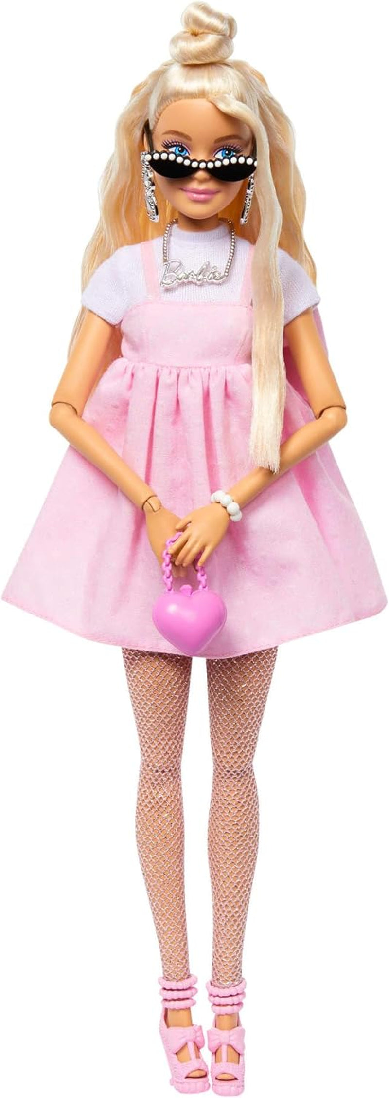 Panenka Barbie Deluxe Styl č. 3 s oblečením Barbiecore, blond vlasy ve vysokém drdolu, pastelově růžové šaty s velkou mašlí a doplňky jako síťované punčocháče, HYV27 Naty Shop Dolls Blonde