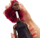 Sběratelská panenka Barbie Basics Model 3 s červenými kadeřemi, černými minišaty a botami, jedna velikost pro každou módu, velké kloubové tělo a výměnná hlava, JBH75