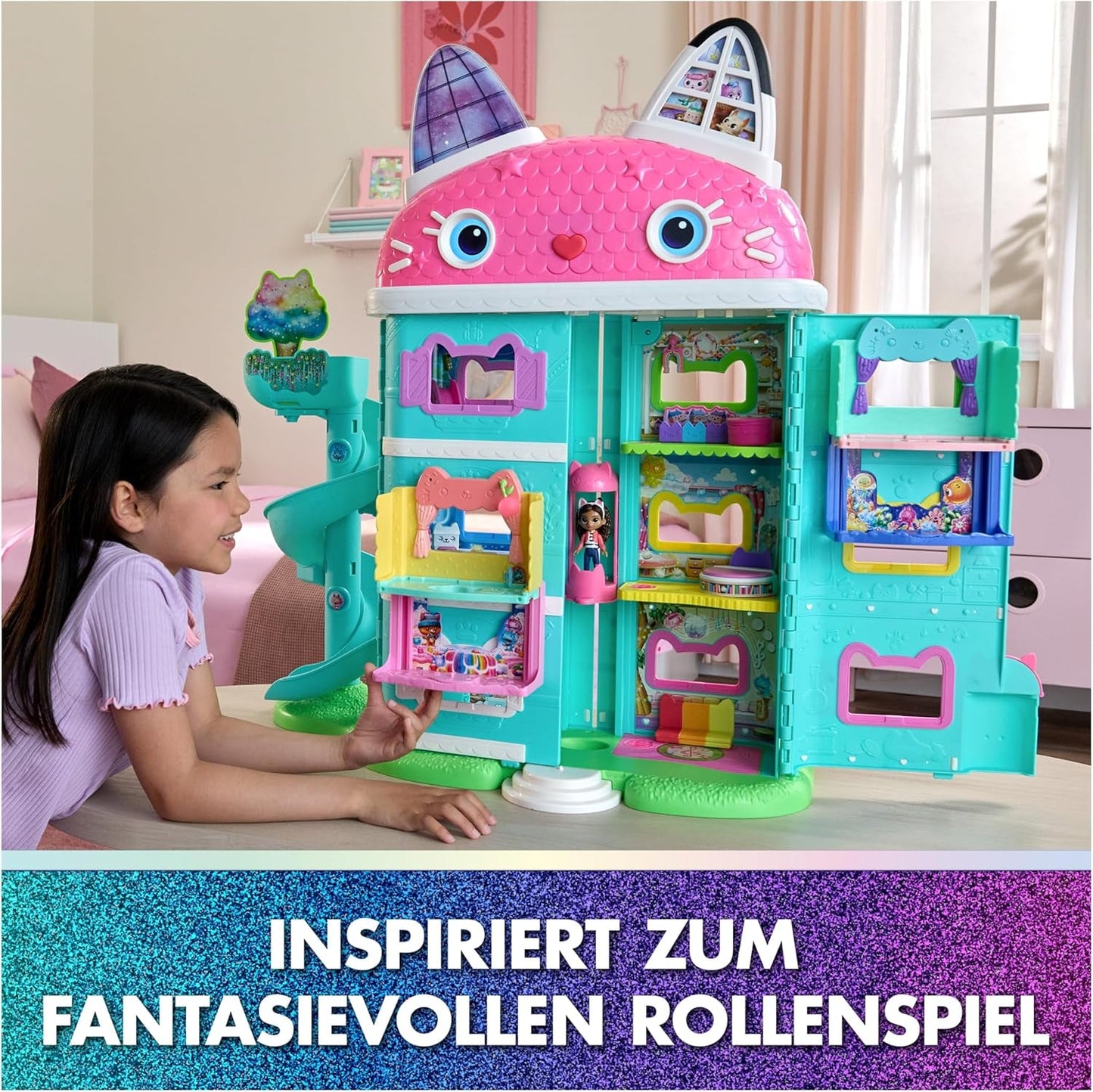 DREAMWORKS DOMEČEK PRO PANENKY GABBY: FILM – portálová místnost Kuchiho cukrem posypaná kuchyň s figurkou a doplňky, pro děti od 3 let