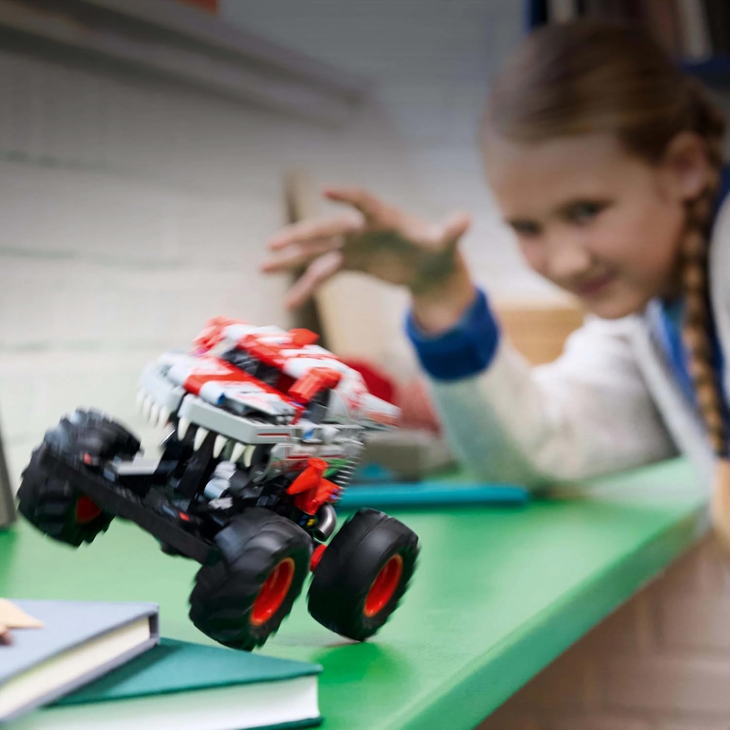 LEGO Technic Monster Jam Thunderroarus Výsuvná hračka Stavebnice Monster Truck pro děti Dárek pro chlapce a dívky Věk 7+ 42200 Stavebnic Besuche den LEGO-Store