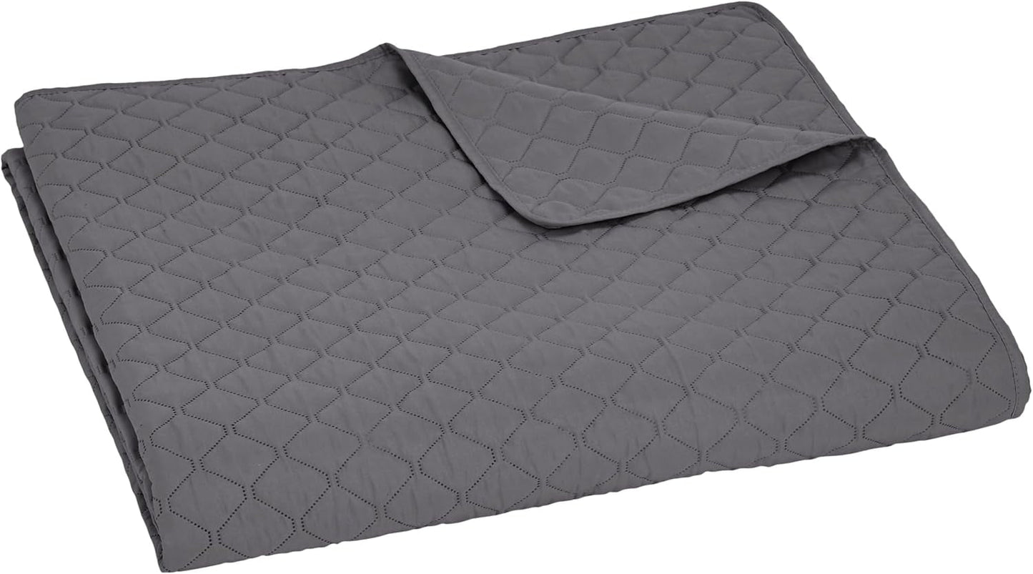 Nadměrná přikrývka Amazon Basics s reliéfem, 170 X 210 cm, tmavě šedý diamantový vzor Postele a přikrývky Besuche den Amazon Basics-Store