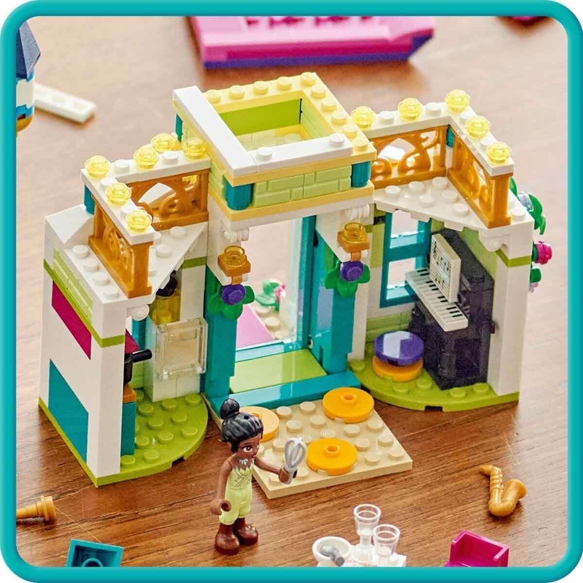 LEGO Disney Princess: Disney Princess Adventure Market, domeček se 4 panenkami včetně Popelky a Ariel, Herní sada s mapou pokladu, dárek pro dívky a chlapce od 6 let 43246 Stavebnice Besuche den LEGO-Store