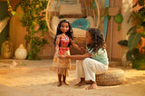 Disney Princess Vaiana, 80 cm velká loutka z Jakks Pacific, bewegliche loutka, mit Bürste zum Kämmen ihrer welligen Locken, vom Kleid inspirovaný filmem, abnehmbare Halskette mit Anhänger