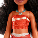 Mattel DISNEY Moana - Kloubová módní panenka s třpytivým outfitem, odnímatelnou čelenkou a náhrdelníkem, pro děti od 3 let, HPG68