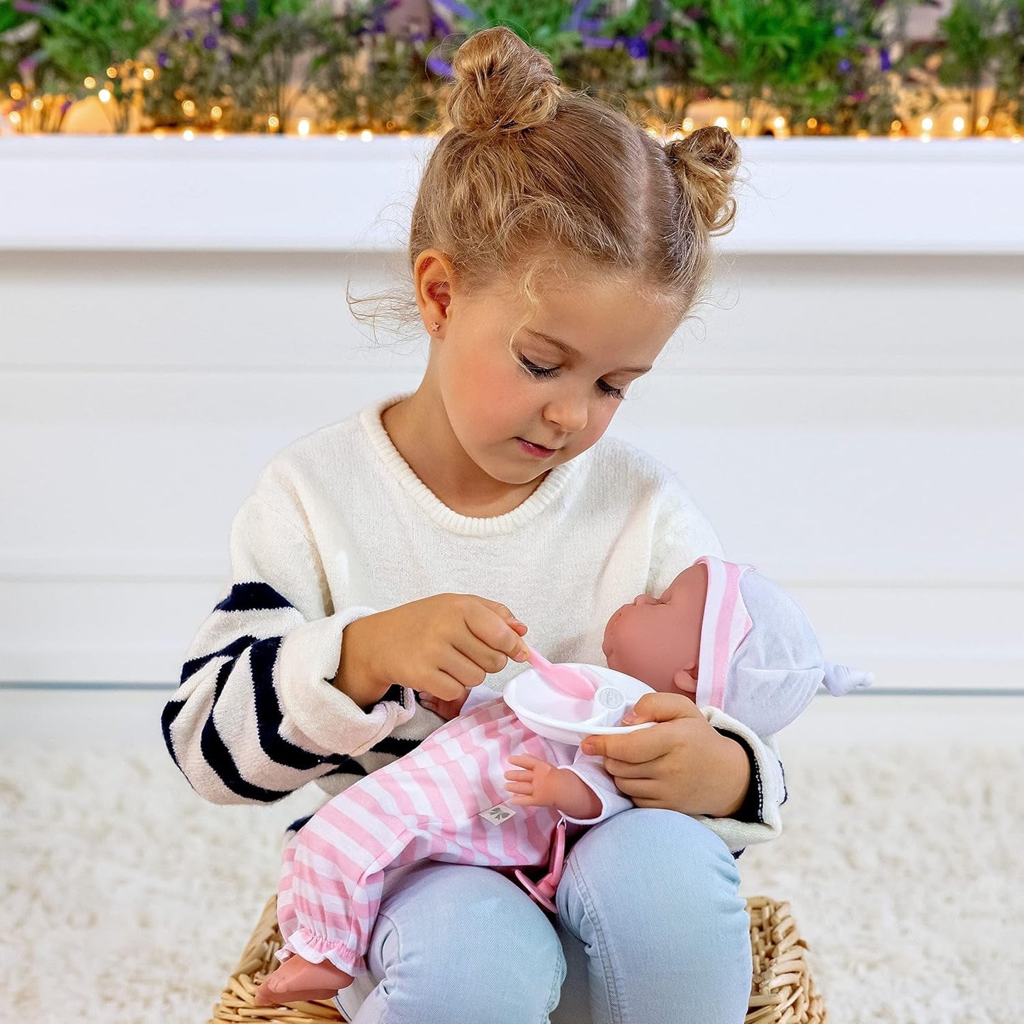 JC Toys – Berenguer Boutique 38cm měkká, realistická panenka s otevřenými/zavřenými ústy, 10dílná dárková sada, kojenecká lahvička, chrastítko, dudlík a příslušenství, růžová, věk 2+