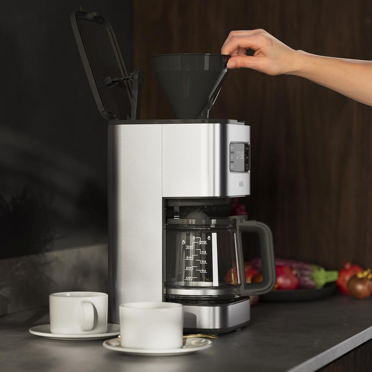 Espresso AEG Deli 5, 1,5 l, programovatelný časovač, funkce udržování teploty, bezpečnostní zastavení, ukazatel hladiny vody, optimální dávkování, funkce proti odkapávání, nerez, CM5-1-6ST